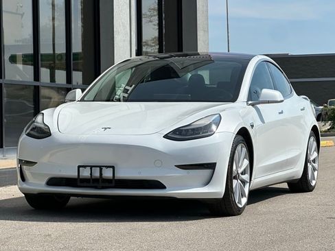 Used 2018 Tesla Model 3 Mid Range image 4