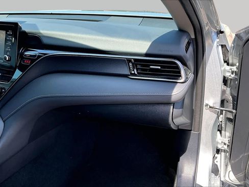 Used 2024 Toyota Camry SE FWD image 19