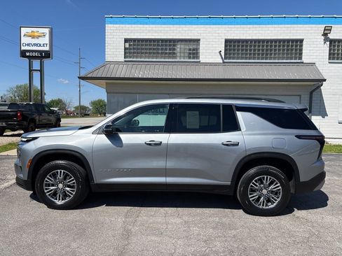 Used 2024 Chevrolet Traverse LT FWD image 7