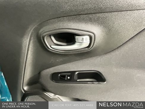 Used 2021 Jeep Renegade Sport w/ Sport Appearance Group image 19