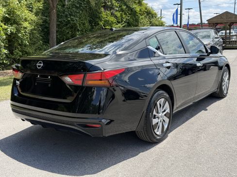 Used 2025 Nissan Altima 2.5 S FWD image 32