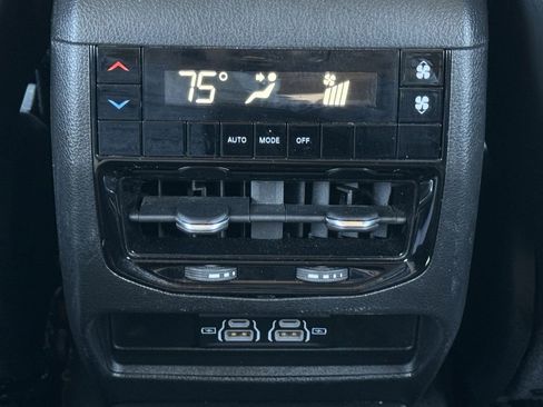 Used 2023 Jeep Grand Cherokee L Laredo image 30