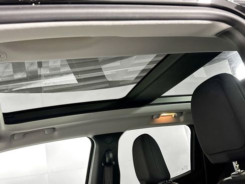 Used 2023 Jeep Renegade Latitude w/ Sun/Sound Group image 19