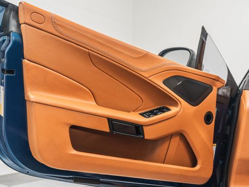 Used 2016 Aston Martin Vanquish Volante RWD image 45