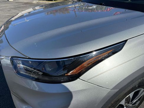 Used 2023 Toyota Highlander XLE image 8