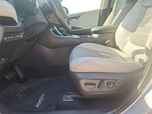 Used 2019 Toyota RAV4 Limited image 24