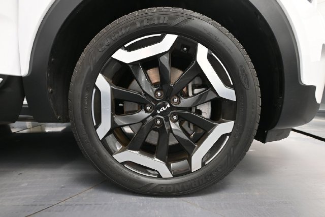 Used 2024 Kia Telluride EX w/ EX Captain's Chair Package AWD/4WD image 12