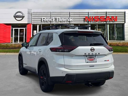 Used 2025 Nissan Rogue SV image 2