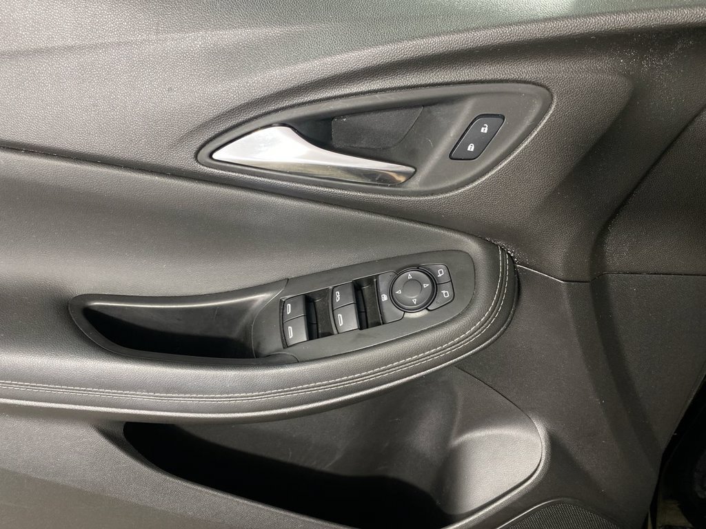 Certified 2024 Buick Encore GX Preferred w/ Comfort Package FWD image 13