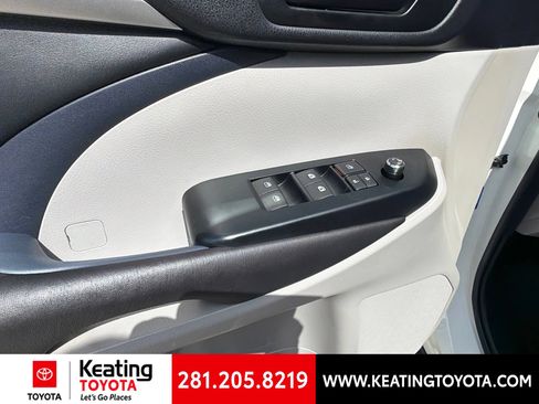 Used 2016 Toyota Highlander Plus FWD image 13