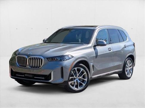 Used 2026 BMW X5 xDrive50e image 1