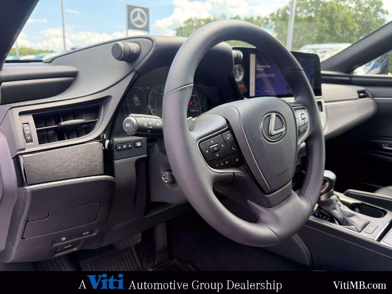Used 2023 Lexus ES 350 w/ Premium Package FWD image 17