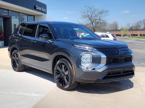 New 2026 Mitsubishi Outlander LE AWD/4WD image 13