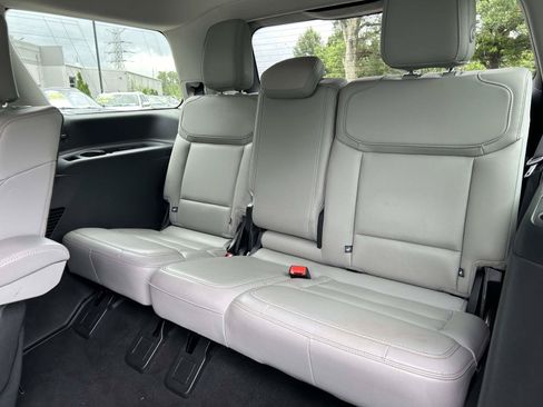 Used 2025 Ford Expedition Active RWD image 16