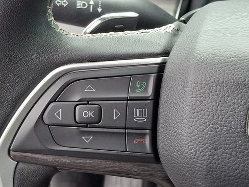 Used 2023 Jeep Grand Cherokee Limited AWD/4WD image 18