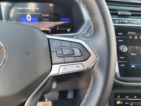Used 2023 Volkswagen Tiguan SE AWD/4WD image 24