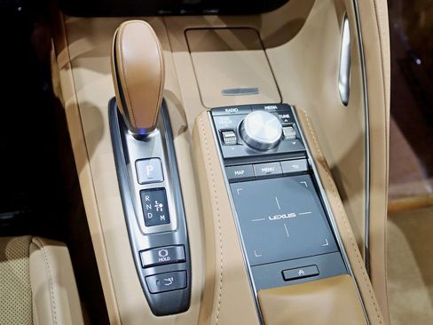 Used 2022 Lexus LC 500 Coupe w/ Dynamic Handling Package image 26