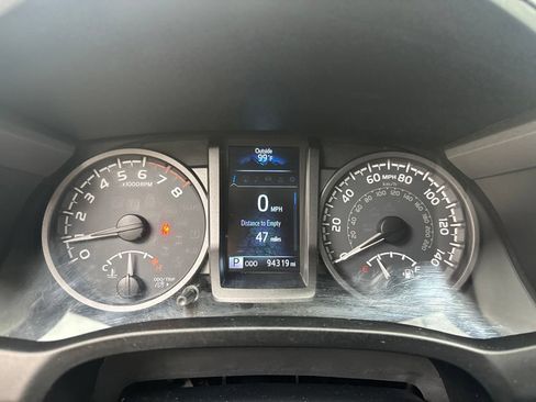 Used 2018 Toyota Tacoma TRD Off-Road w/ Technology Package AWD/4WD image 15