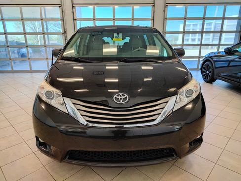 Used 2011 Toyota Sienna XLE FWD image 8