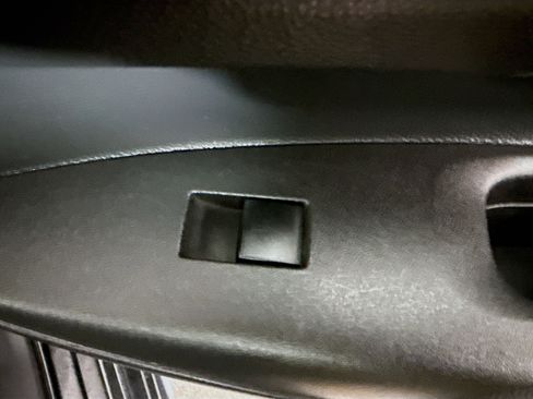 Used 2021 Toyota Corolla LE image 30