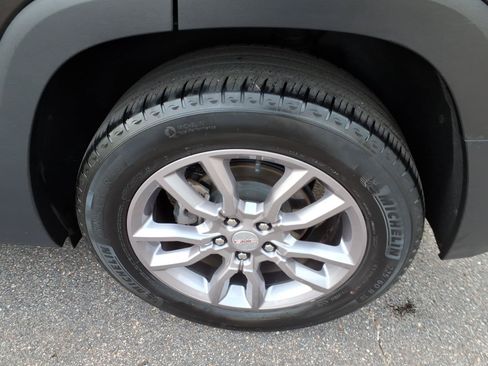 Used 2024 GMC Terrain SLT AWD/4WD image 13