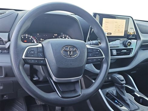 Used 2023 Toyota Highlander Platinum image 17