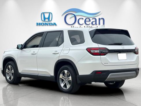 New 2025 Honda Pilot EX-L image 3