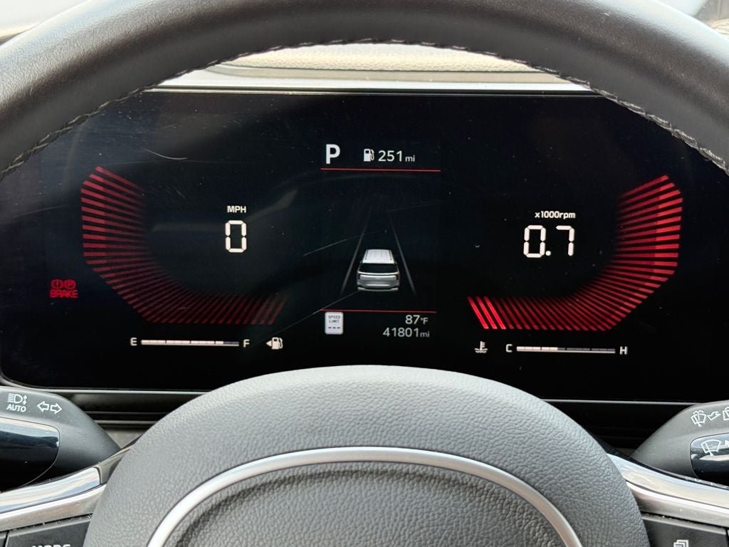 Used 2025 Kia Carnival FWD image 24