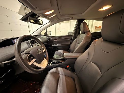 Used 2017 Toyota Prius Four w/ Premium Convenience Package image 16