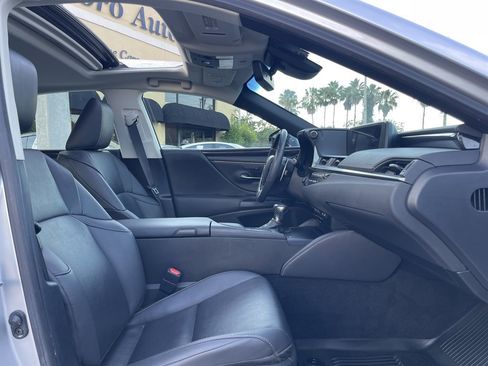 Used 2020 Lexus ES 300h w/ Premium Package FWD image 23