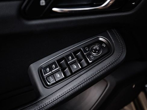 Certified 2026 Porsche Macan AWD/4WD image 22