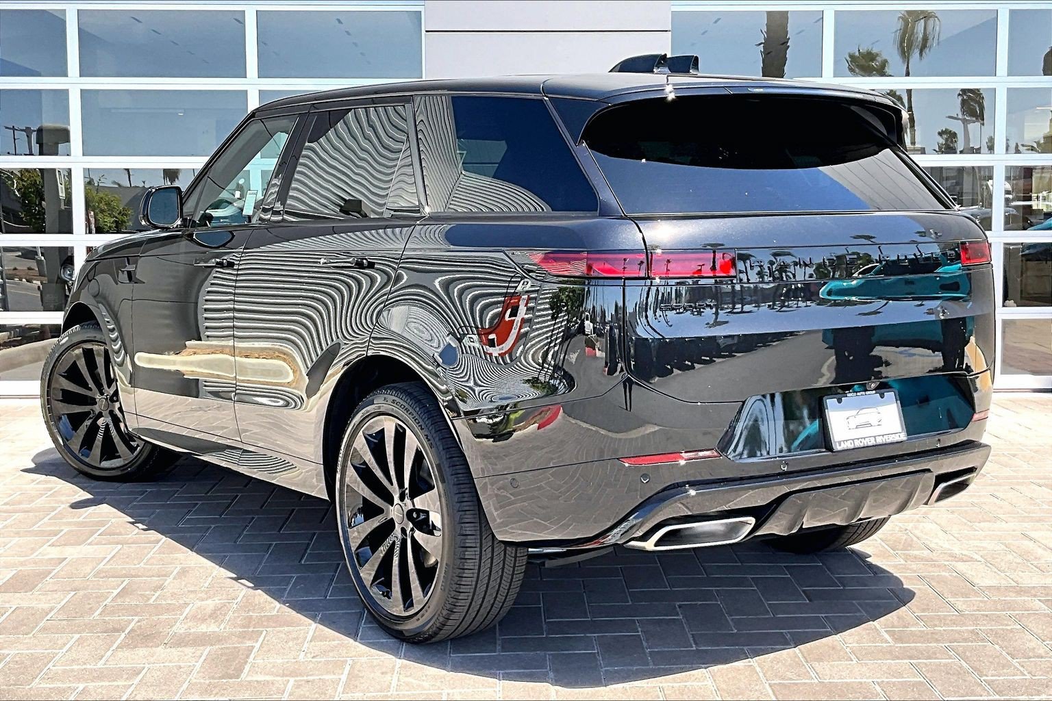 New 2027 Land Rover Range Rover Sport Dynamic SE AWD/4WD image 3