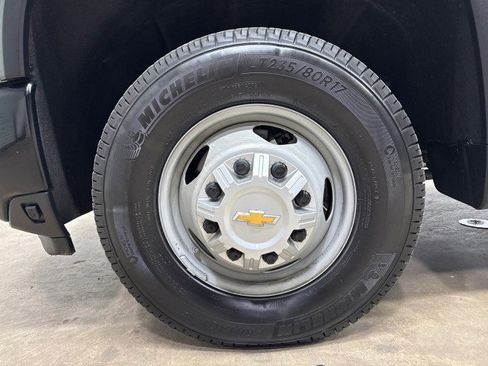 Used 2025 Chevrolet Silverado 3500 W/T image 37
