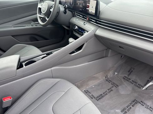 Certified 2023 Hyundai Elantra SEL w/ Convenience Package image 18