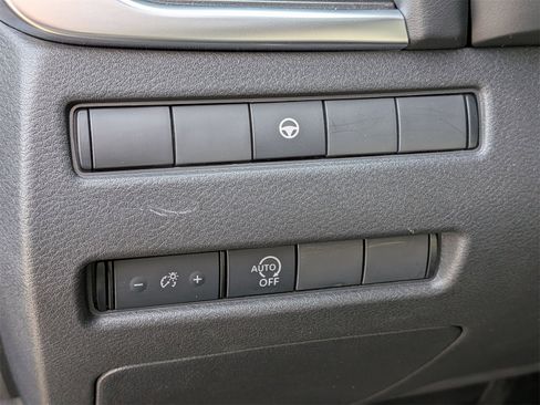 Used 2023 Nissan Rogue SV image 17