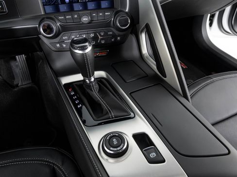 Used 2015 Chevrolet Corvette Z06 w/ 3LZ Preferred Equipment Group image 25