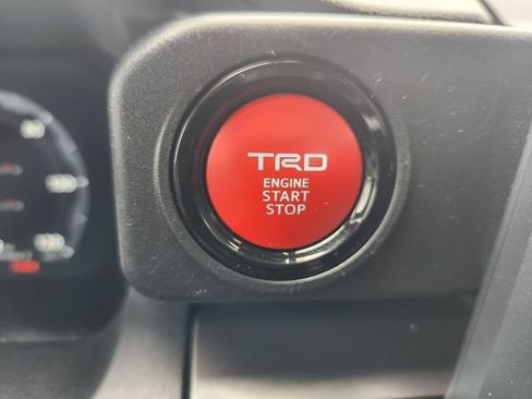 Used 2025 Toyota Tacoma TRD Sport AWD/4WD image 19