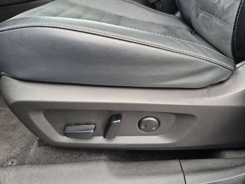 Used 2025 Mitsubishi Outlander SE FWD image 14