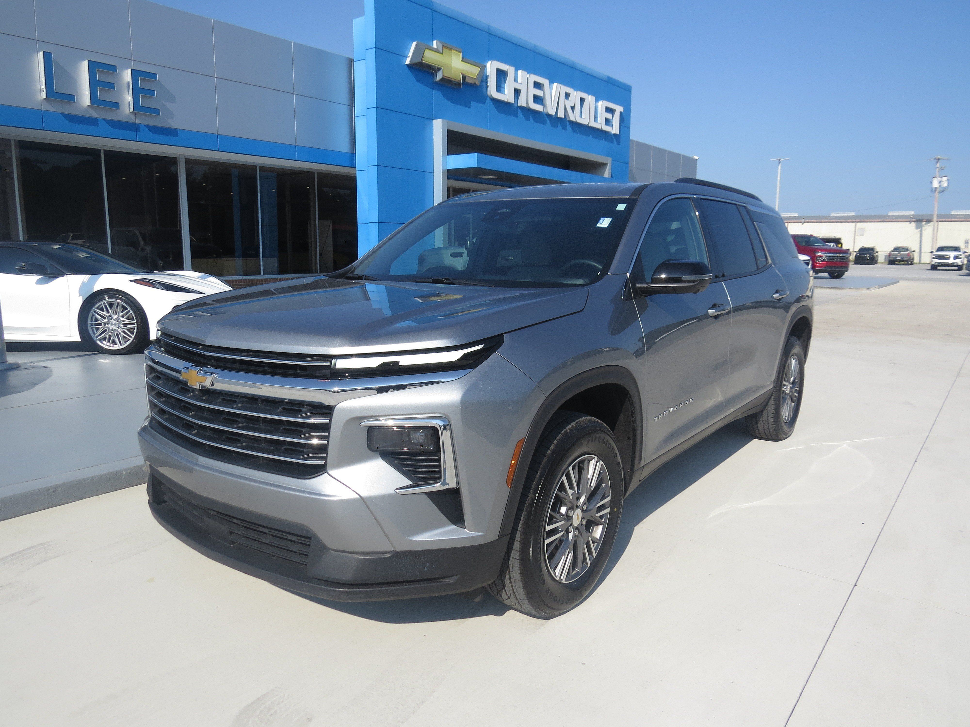 Used 2026 Chevrolet Traverse LT w/ Driver Confidence Package FWD image 1