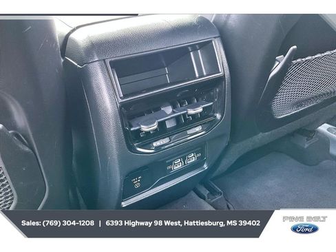 Used 2022 Jeep Grand Cherokee Altitude AWD/4WD image 25