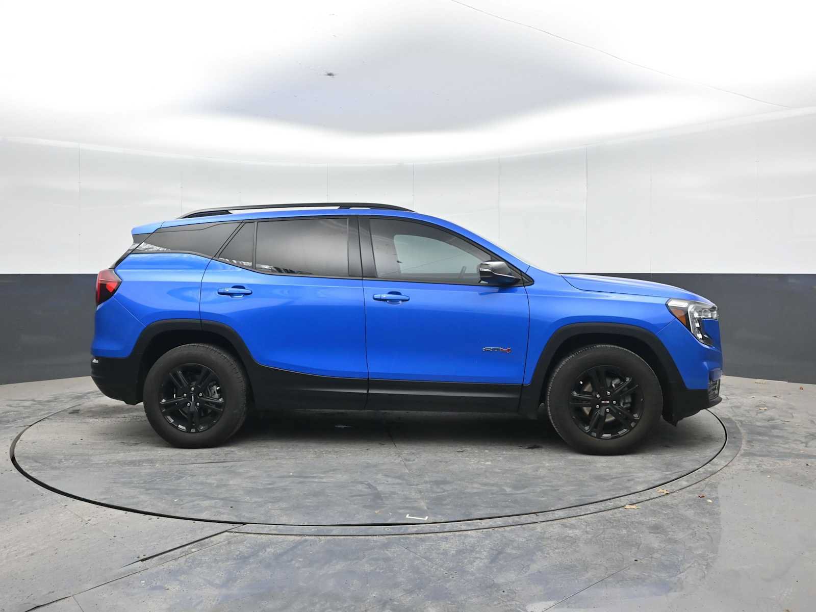 Used 2024 GMC Terrain AT4 w/ Infotainment Package II AWD/4WD image 9