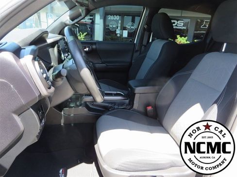 Used 2021 Toyota Tacoma TRD Sport image 40