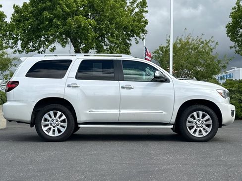 Used 2021 Toyota Sequoia Platinum AWD/4WD image 3