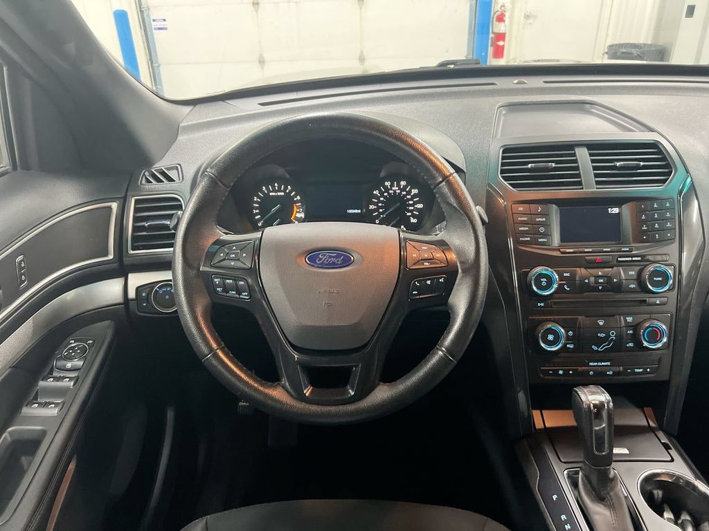 Used 2017 Ford Explorer XLT FWD image 11