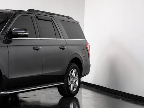 Used 2018 Ford Expedition Max XLT w/ Equipment Group 202A image 8