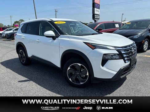 Used 2025 Nissan Rogue SV AWD/4WD image 1