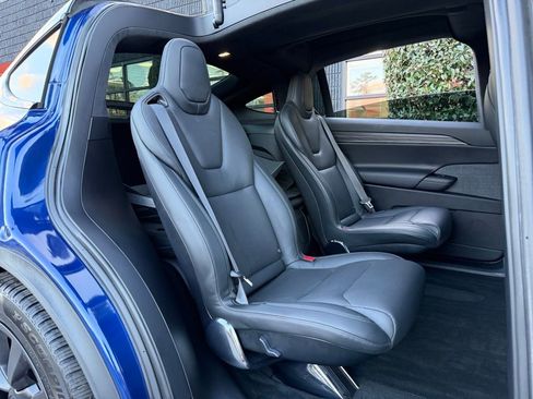 Used 2022 Tesla Model X image 39