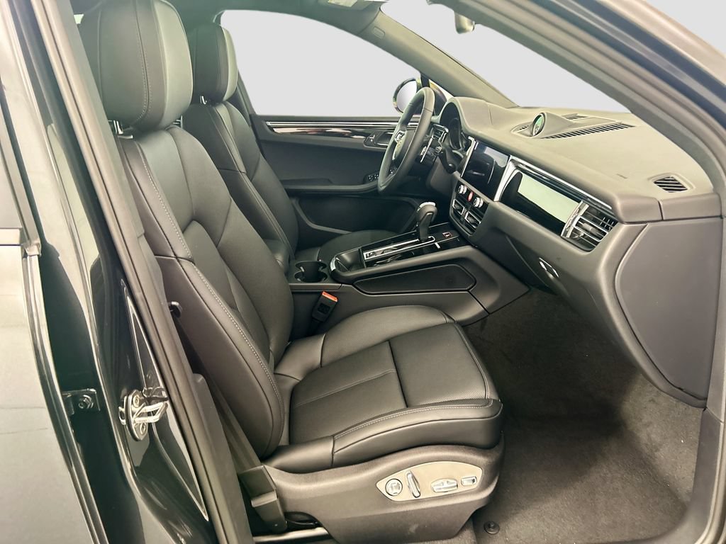 Used 2026 Porsche Macan AWD/4WD image 21
