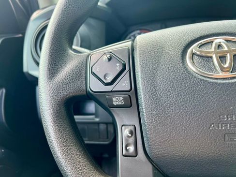 Used 2016 Toyota Tacoma SR image 14