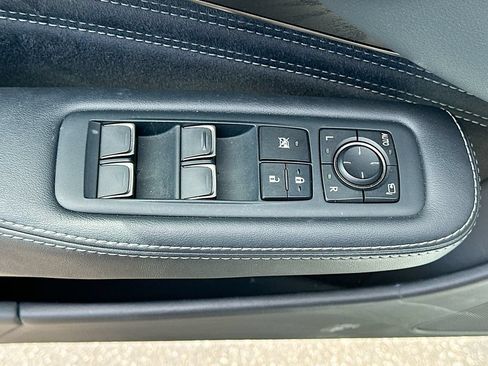 Used 2022 Lexus LS 500 w/ Accessory Package (Z2) RWD image 18